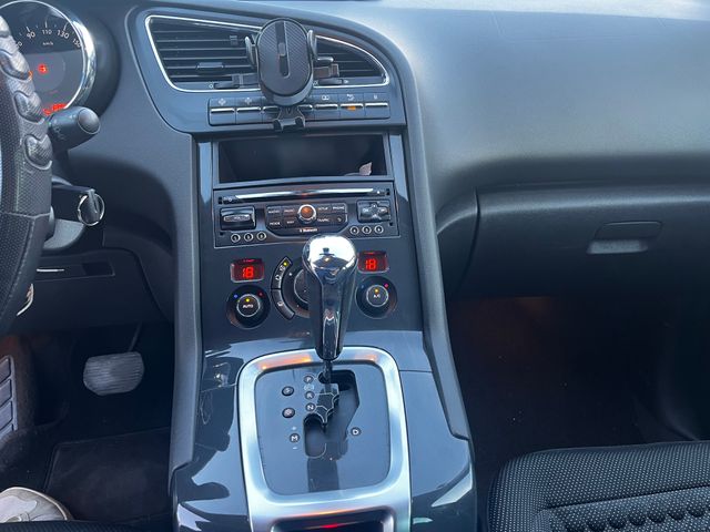 Peugeot 5008 Allure 1.6 BlueHDi 120 – Automático