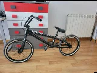 Bicicleta BMX Negra