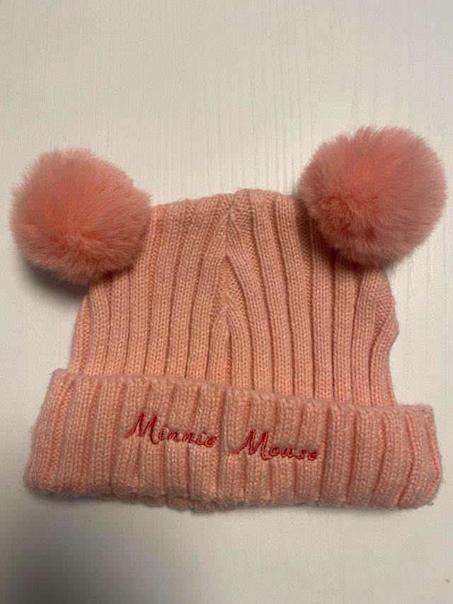 Gorro Minnie Mouse  con pompones 6 9 meses