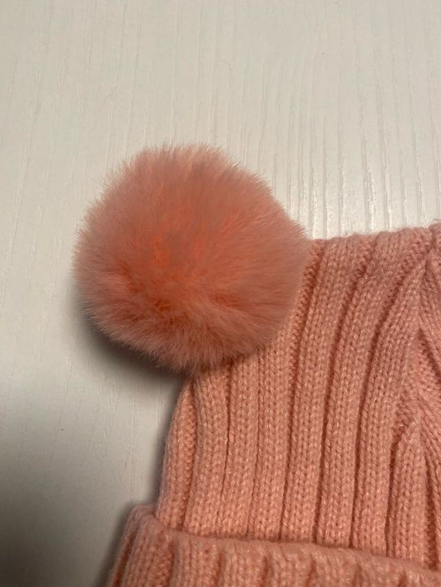 Gorro Minnie Mouse  con pompones 6 9 meses