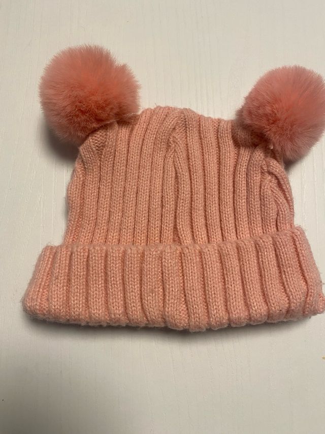 Gorro Minnie Mouse  con pompones 6 9 meses
