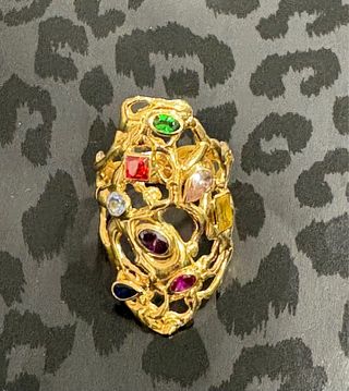 Anillo oro con piedras multicolor
