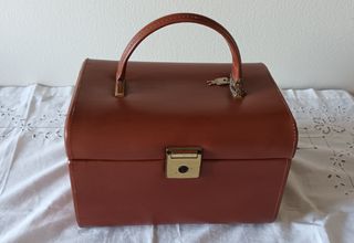 Beauty case vintage marrone con serratura e chiave