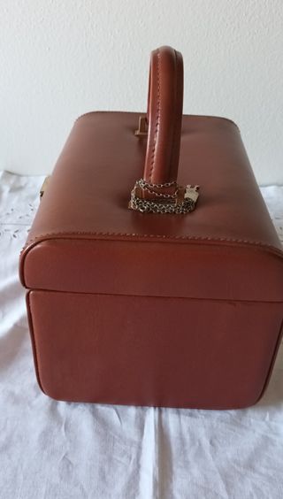 Beauty case vintage marrone con serratura e chiave