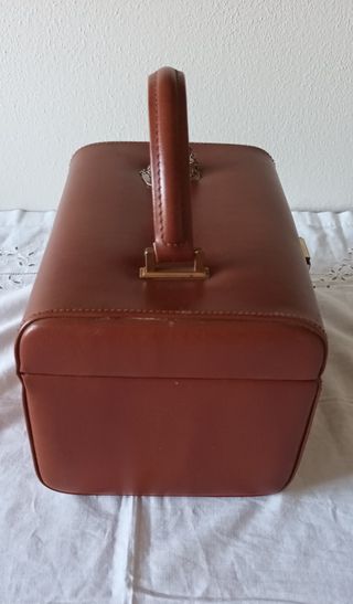 Beauty case vintage marrone con serratura e chiave
