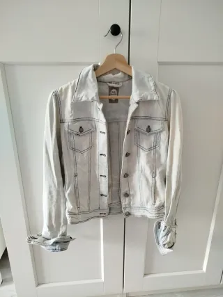 Cazadora vaquera Bershka