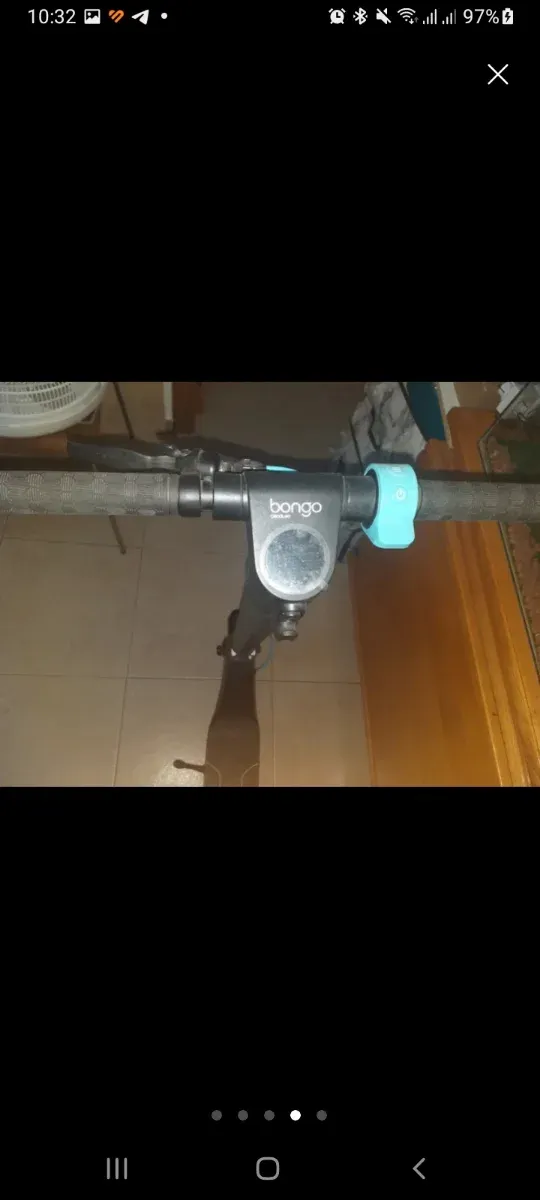 Monopattino elettrico grigio