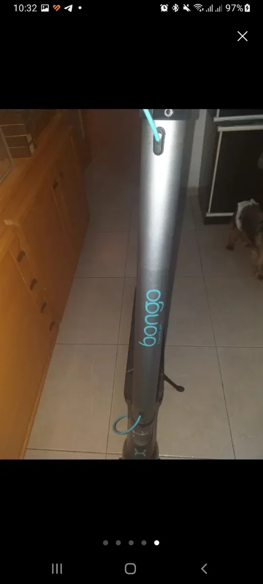 Monopattino elettrico grigio