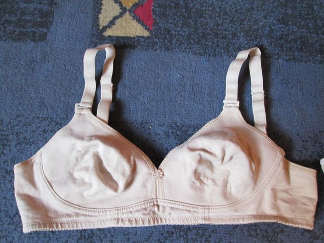 2 Sujetadores de lactancia beige y camel