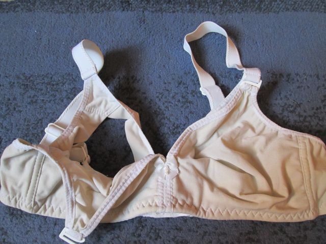 2 Sujetadores de lactancia beige y camel