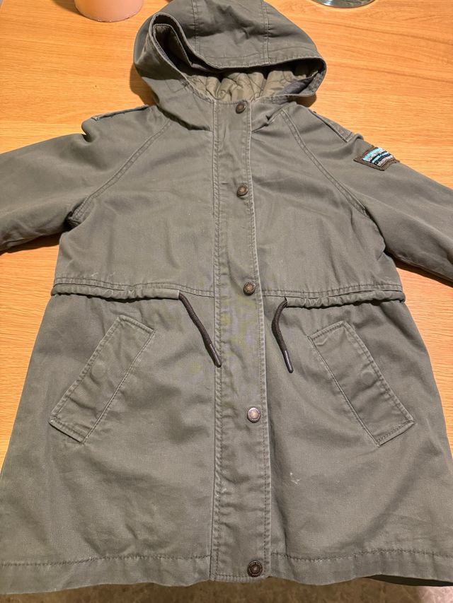 Abrigo verde forro desmontable 10 años