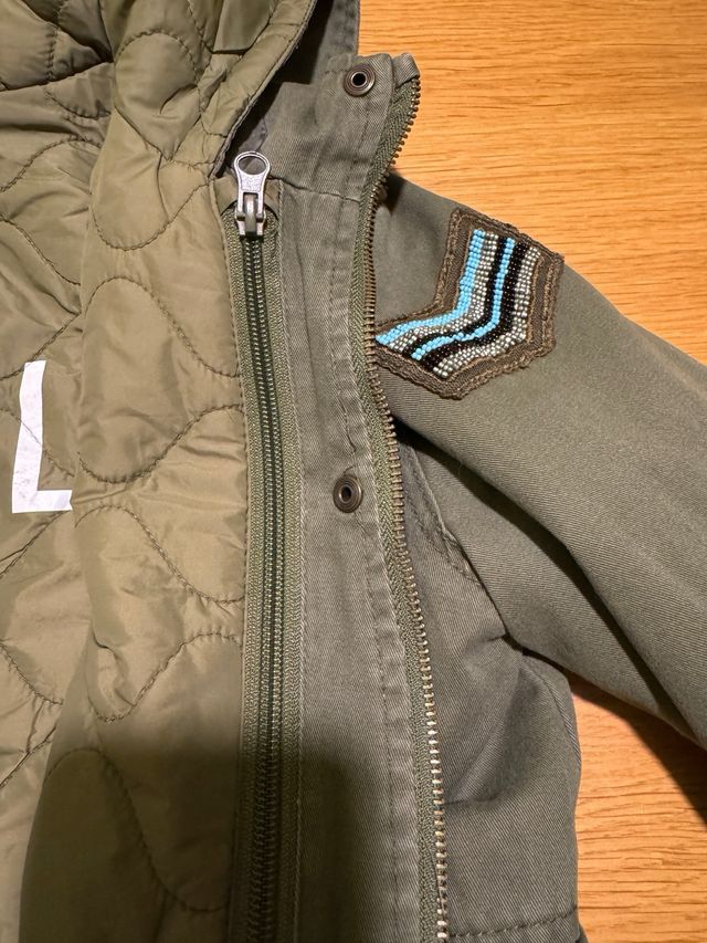 Abrigo verde forro desmontable 10 años