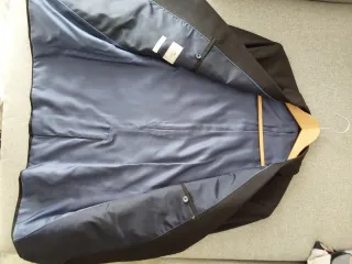 Traje de hombre negro y azul