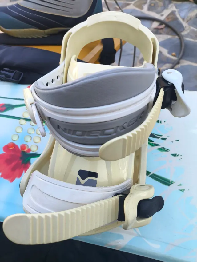 Conjunto Snowboard: Tabla, Botas y Fijaciones