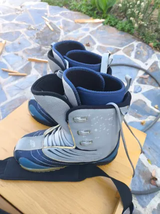 Conjunto Snowboard: Tabla, Botas y Fijaciones