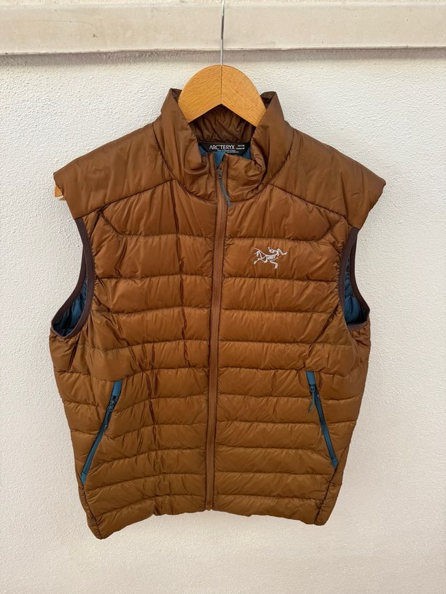 Chaleco plumífero Arc'teryx Cerium Marrón.