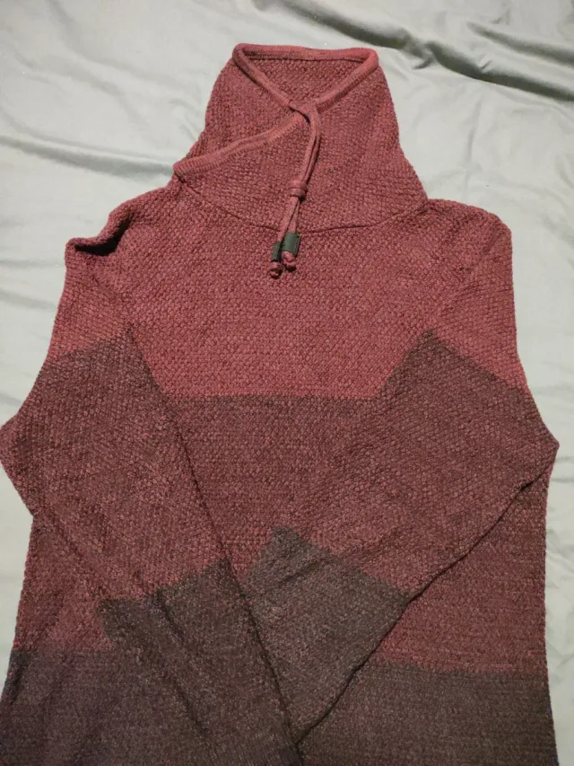 Jersey burdeos cuello alto talla L