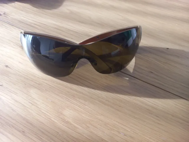 Gafas de sol Prada negras y marrones