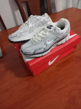 Nike Vomero 5 Metallic Grey