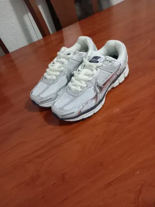 Nike Vomero 5 Metallic Grey