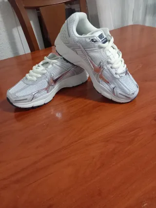 Nike Vomero 5 Metallic Grey