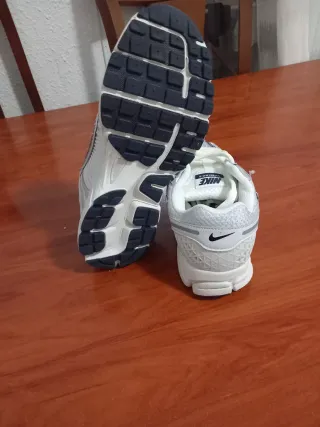 Nike Vomero 5 Metallic Grey