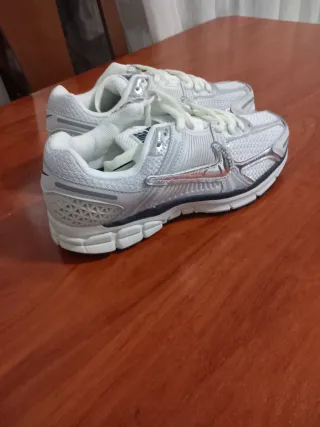 Nike Vomero 5 Metallic Grey