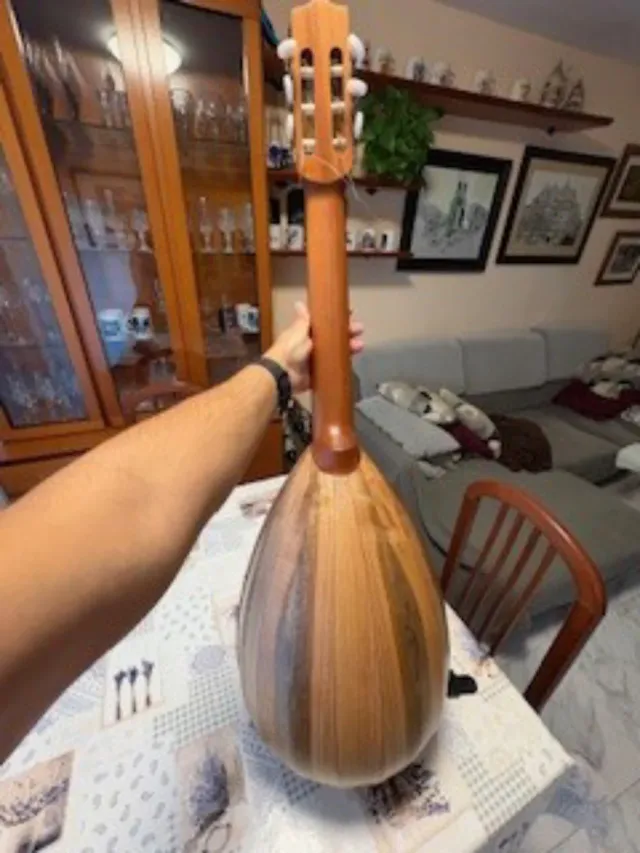 Laúd Nuevo con Funda Original