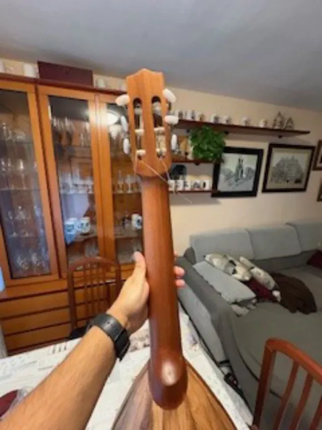 Laúd Nuevo con Funda Original