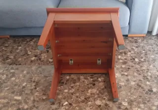 2 Mesas auxiliar y  TV con ruedas