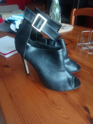 Zapatos de tacón negros
