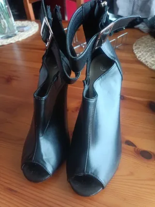 Zapatos de tacón negros