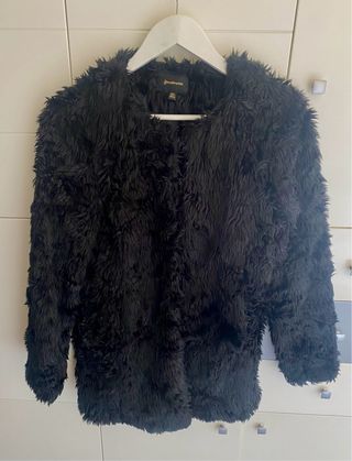 Abrigo pelo negro Stradivarius Talla S