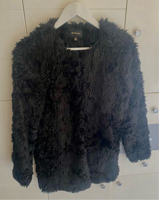 Abrigo pelo negro Stradivarius Talla S