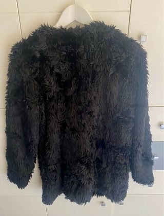 Abrigo pelo negro Stradivarius Talla S