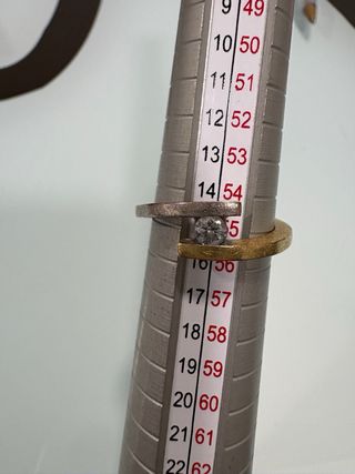 Anillo oro y brillante diseño moderno