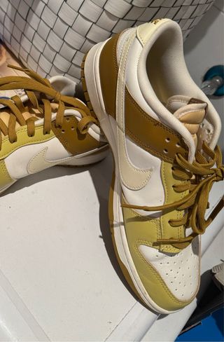Nike Dunk Low Dorado y Blanco
