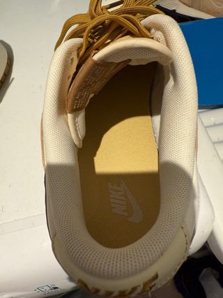 Nike Dunk Low Dorado y Blanco