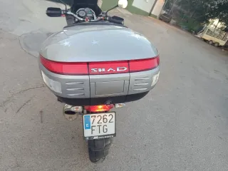 BMW R 1200 GS negra.