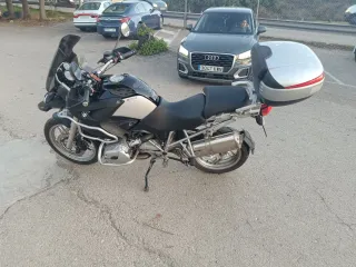 BMW R 1200 GS negra.