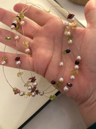 Collar de perlas y piedras naturales