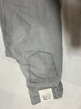 Pantalón vaquero Stradivarius gris talla S