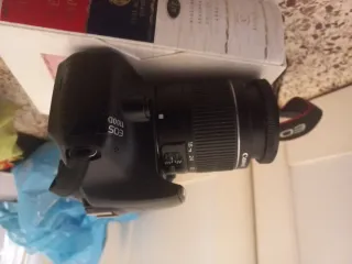 Cámara Canon EOS 1100D + Objetivo 18-55mm