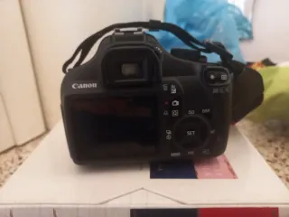 Cámara Canon EOS 1100D + Objetivo 18-55mm