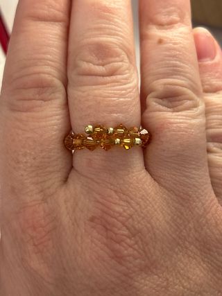 Anillo oro y cristales