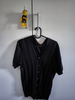 Rebeca manga corta negra