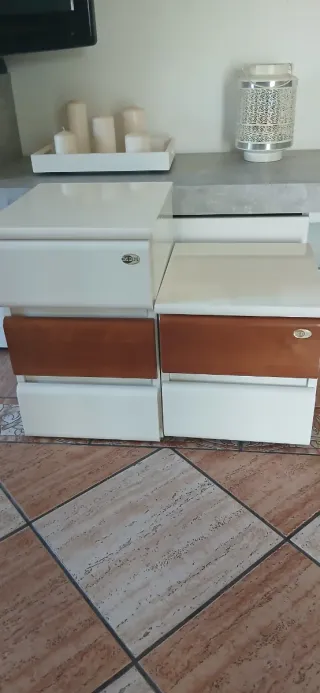 Mesita de noche MDM blanca y madera