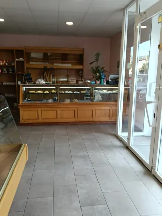 Traspaso : cafetería, panadería y local de eventos