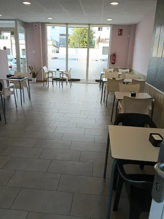 Traspaso : cafetería, panadería y local de eventos