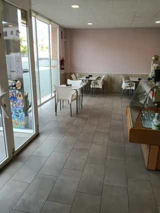 Traspaso : cafetería, panadería y local de eventos